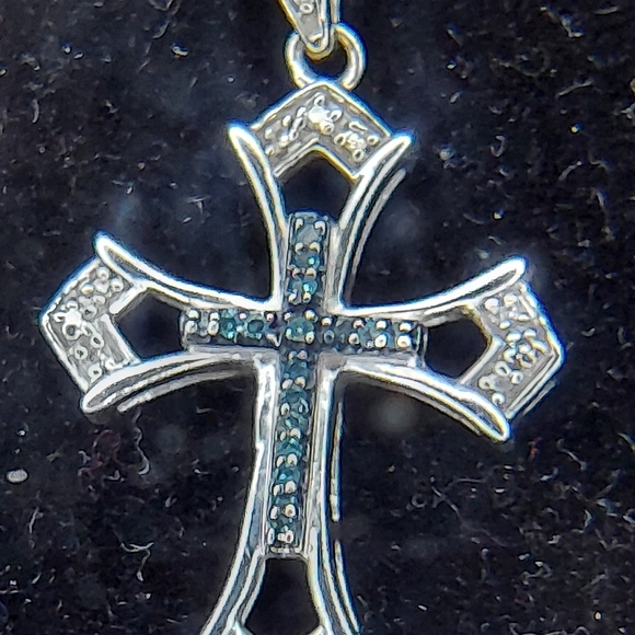 Blue Diamond and Diamond cross pendant - Picture 3 of 3